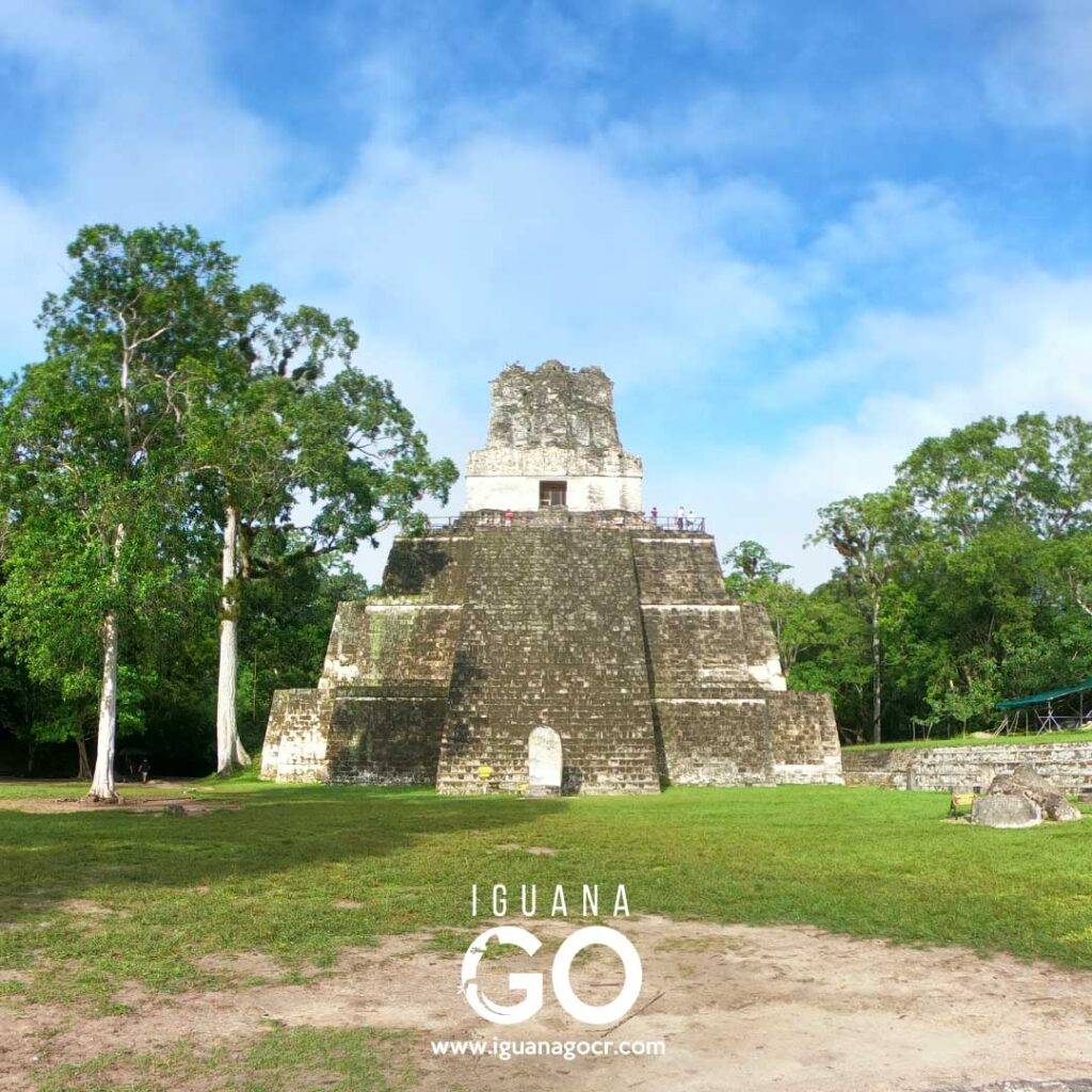 piramide-templo-tikal-guatemala-jaguar