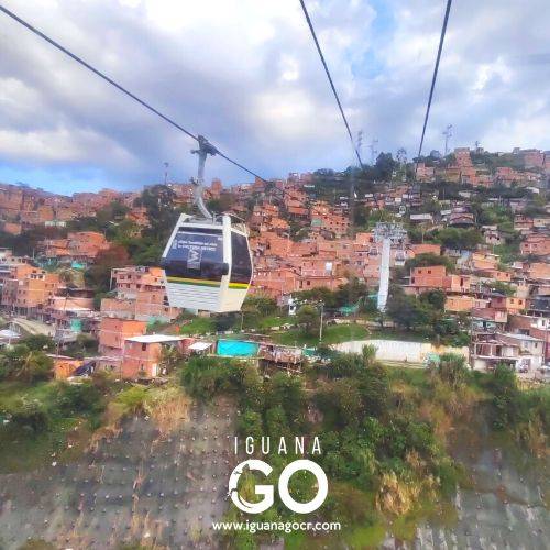 La Comuna 13 y Metrocable en Medellín - Colombia - IguanaGo - Costa Rica